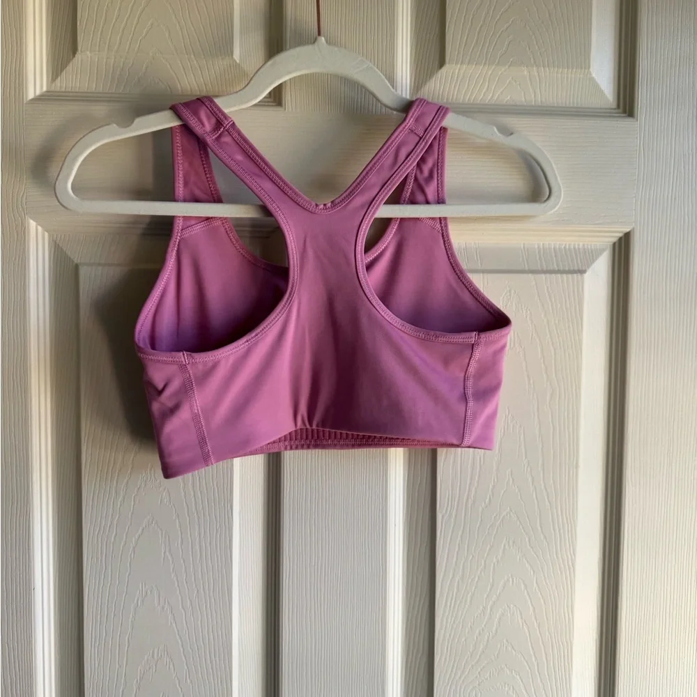 NWOT Nike Women's Mauve Sports Bra - Picture 3 of 3